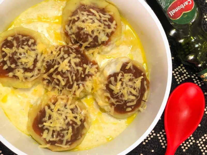 Almôndegas no purê de batata